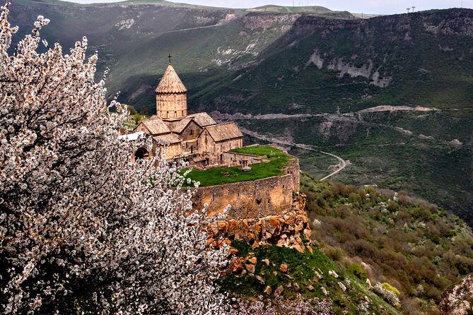 1 night 2 days to Tatev monastery - Khndzoresk Swinging Bridge: 350 steps, then the charm