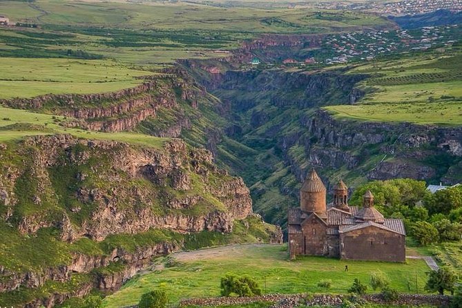 7 Day Tour through Armenia - Entering Yerevan: Cascade views, ARARAT Museum, and a city-walk reset