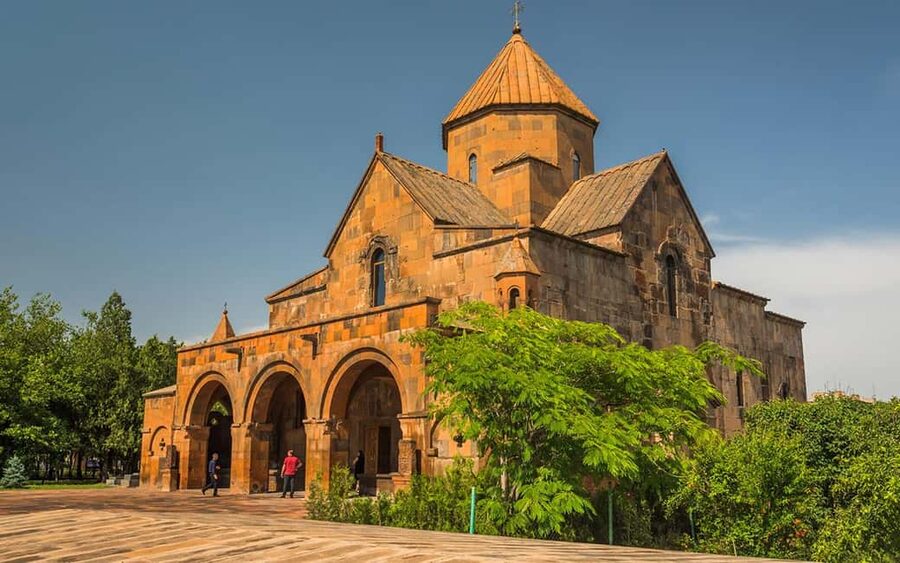 From Yerevan: Echmiadzin cathedral and Zvartnots temple - Why Echmiadzin and Zvartnots belong together