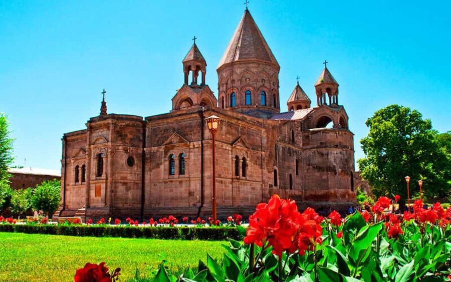 From Yerevan: Echmiadzin cathedral and Zvartnots temple - Echmiadzin Mother Cathedral: the meaning is part of the visit