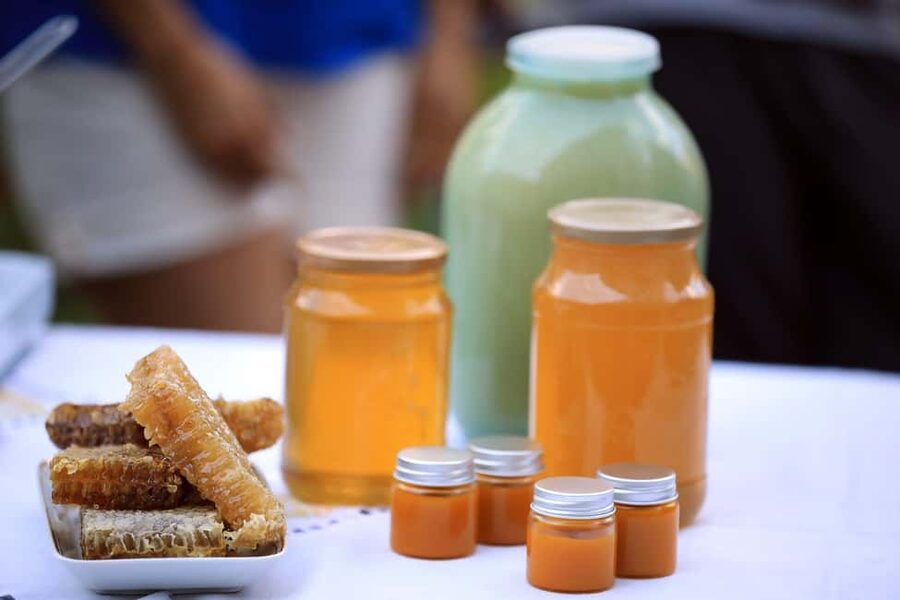 Goris: Beekeeping Traditions & Beeswax Balm Making Workshop - Balm-making workshop: your hands learn the ancestral recipe