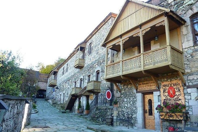 Group Tour: Dilijan, Lake Parz, Makaravank Monastery, winery - Getting started in Yerevan, and how the day actually feels
