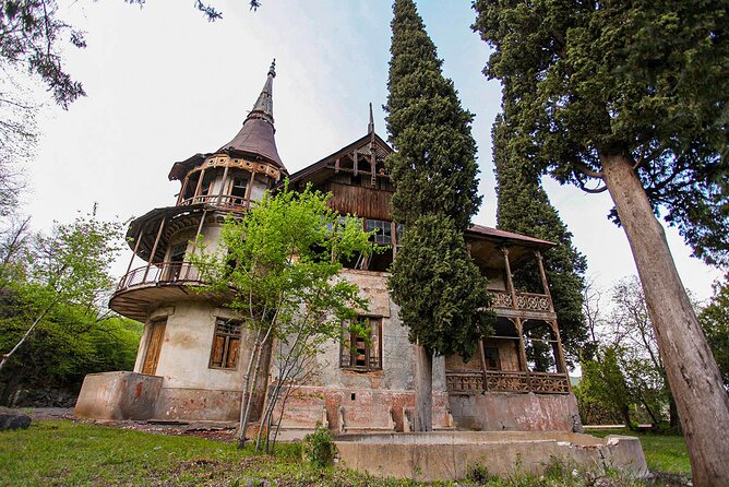 Group Tour: Haghpat, Zarni-Parni Caves, Akhtala, Aramyants Castle, Sanahin - Zarni-Parni caves: cave castles and a small museum stop