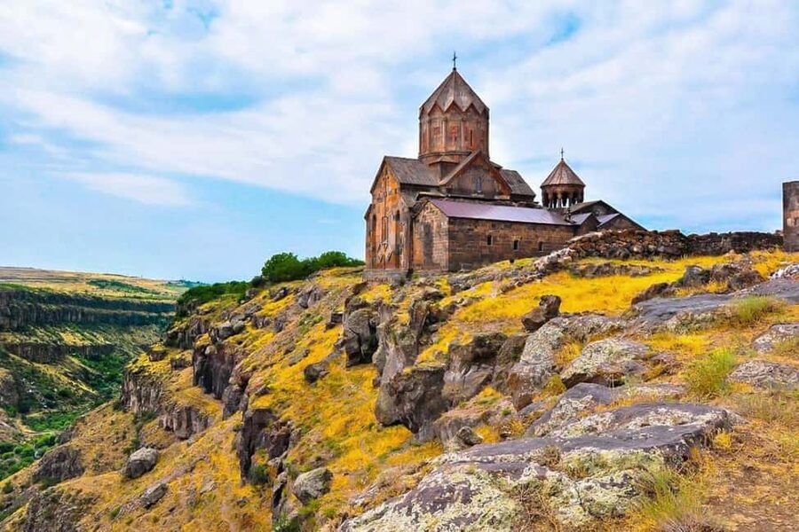 Group Tour: Hovhannavank, Saghmosavank & Chocolate House - Armenia, in one satisfying circuit: monasteries, basilica, and chocolate