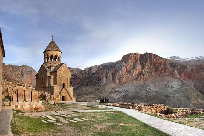Group tour: Khor Virap, Noravank, Areni Winery and Cave - Khor Virap monastery: the Christian story and Mount Ararat timing