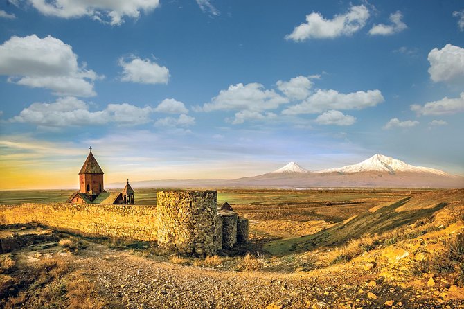 Group tour: Khor Virap, Noravank, Areni Winery and Cave - Getting started: Hyur Service, a 10:00 am launch, and what to expect