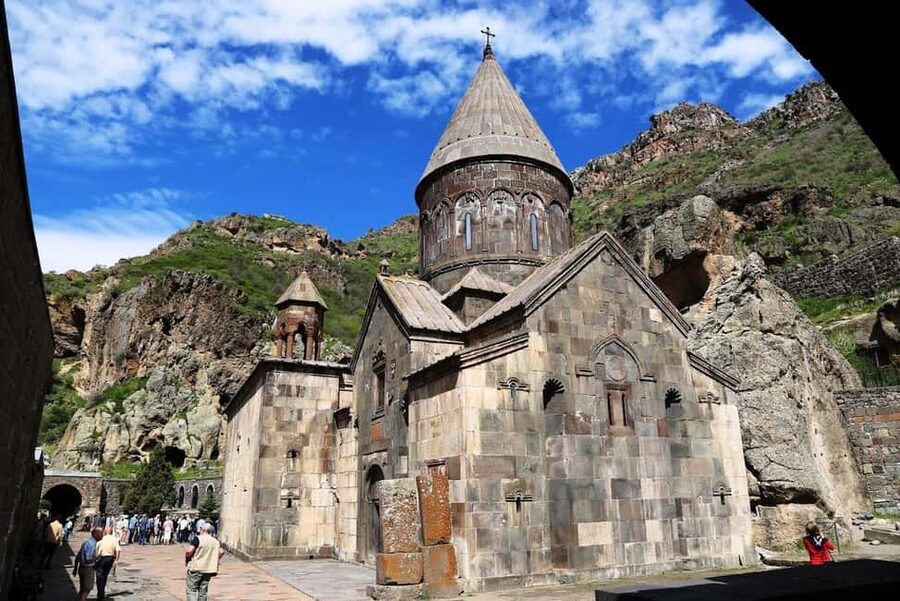 Khor Virap, Garni, Geghard, Syphony & Charents Arch + Lavash - Charents Arch photo stop: quick views, high stakes for the weather
