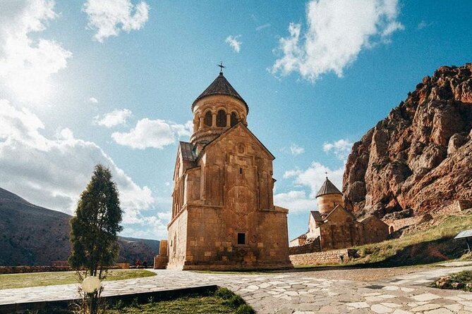 Khor Virap, Noravank & Birds' Cave Day Trip with Wine Tasting - Stop 1: Khor Virap Monastery and the Ararat View From the Prison Site
