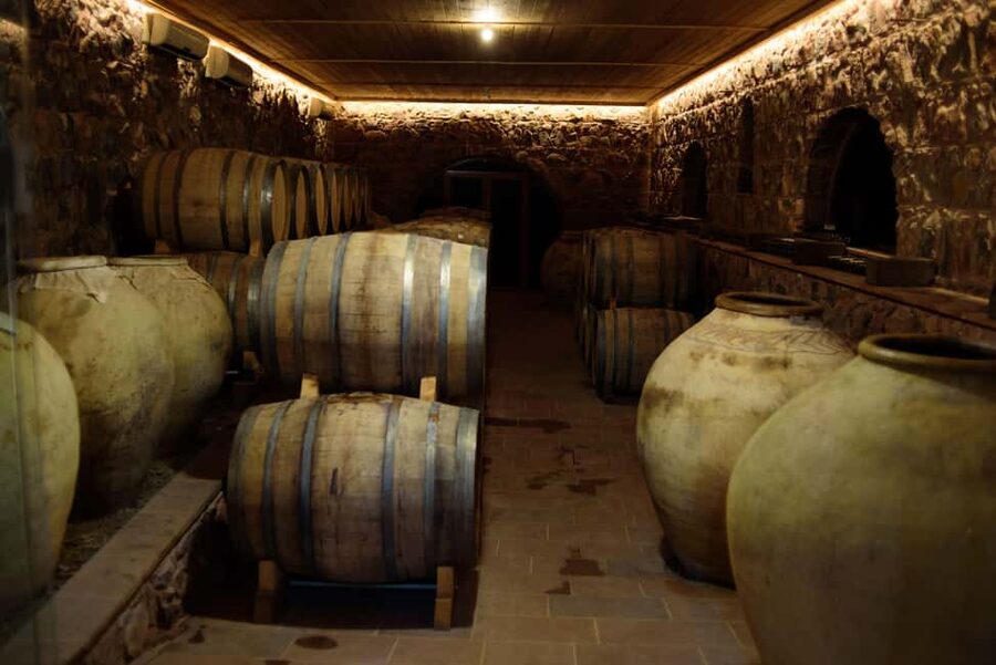 Mt. Ararat: Wine Tasting & Dinner at Tushpa Winery - Arriving at Tushpa Wine Cellar: What You’ll Notice First