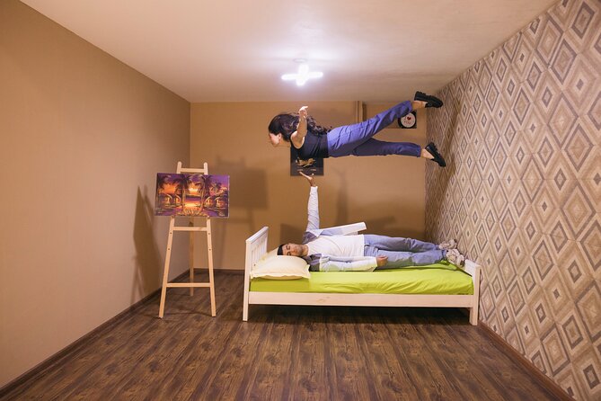Museum of Illusions Tour - The guide makes it click: what you learn while you play