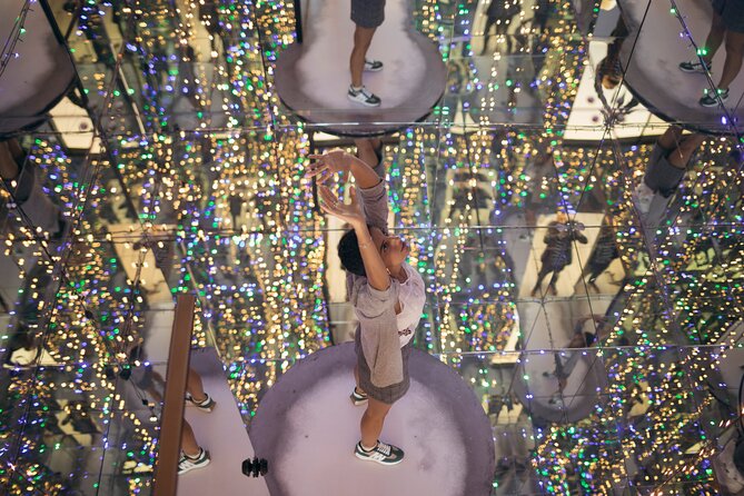 Museum of Illusions Tour - Photo-friendly illusions: how to get great pictures without slowing everyone down