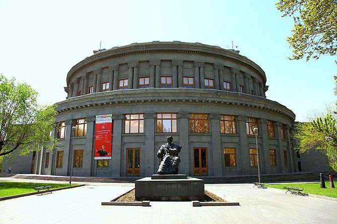 Observing city tour in Yerevan - Vernissage open-air market: art, crafts, and weekend finds