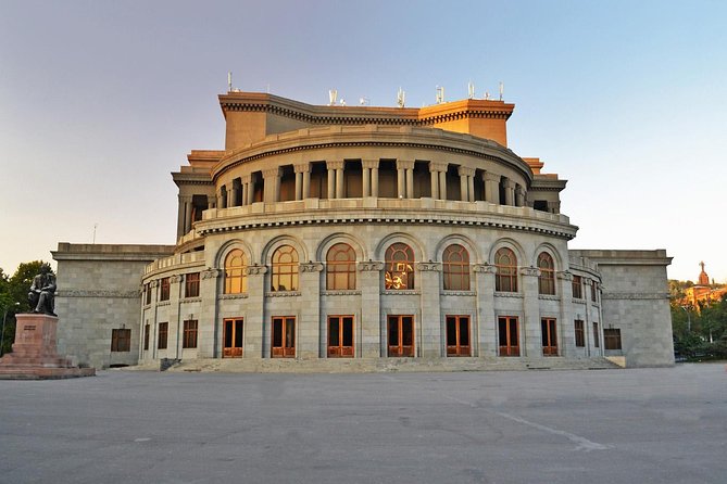 Private sightseeing and walking tour in Yerevan - Stop 3: Cafesjian Center for the Arts, with views and outdoor moments