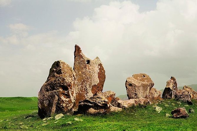 Private tour: Noravank, Tatev (monastery, ropeway), Karahunj - Stop 1: Noravank Monastery, the cliffside medieval scene