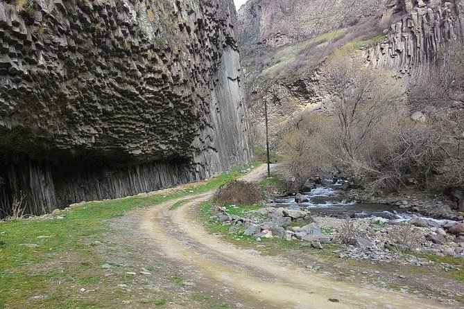Private tour to Garni Pagan Temple, Geghard Cave Monastery & Symphony of Stones - Stop 1: Garni Temple, the 1st-Century BC Hellenic Ruin With Gorge Views