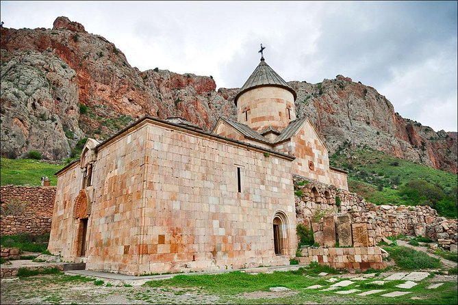 Private tour to Khor Virap, Hin Areni wine factory (tasting), Noravank, Jermuk - Hin Areni winery in Vayots Dzor: indigenous grapes, modern processing, and what to budget