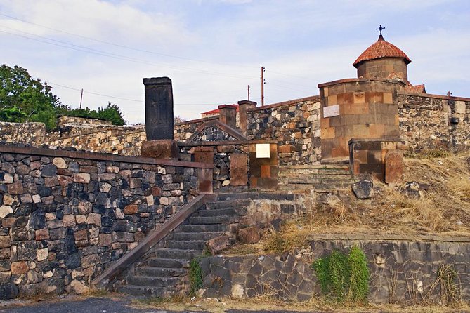 Private tour to Oshakan, Karmravor, Hovhanavank, Saghmosavank monasteries - Hovhannavank Monastery: John the Baptist and the 5th-Century Core