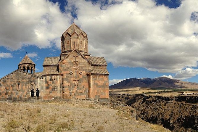 Private tour to Saghmosavank, Karmravor, Oshakan, Hovhannavank - Getting there from Yerevan with a private group