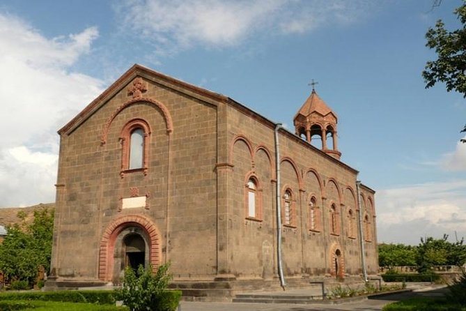 Private tour to Saghmosavank, Karmravor, Oshakan, Hovhannavank - Stop 2: Karmravor Church and its 7th century origins