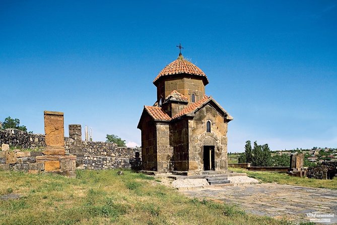 Private tour to Saghmosavank, Karmravor, Oshakan, Hovhannavank - Stop 4: Saghmosavank Monastery built in 1215, famous for manuscripts