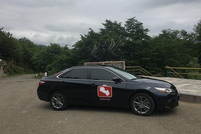 Private Transfer from Zvartnots International Airport to the hotels of Yerevan - The 30-Minute Ride: Comfort, Water, and a Calm Start