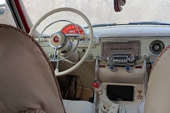 Retro KGB Tour: A Volga 21 Adventure in Yerevan's Soviet Past with photography - Drinks, the small comforts, and the vibe your guide sets