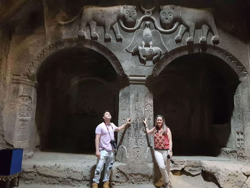Tbilisi: Private 2 or 3-Day Armenia Tour to Yerevan & Lunch - Charents Arch and the Mount Ararat viewpoint before heading back