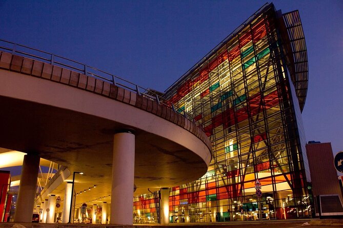 Transfer from Airport to Your Hotel or Vice Versa - The Named Sign and Communication That Actually Reduce Stress