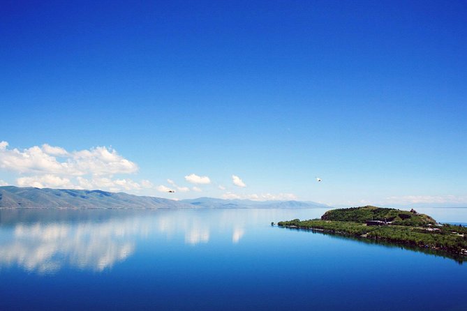 Transfer from Yerevan to Tbilisi with 2 sightseeing stops - Breaks for Food, Coffee, and Comfort on the Road