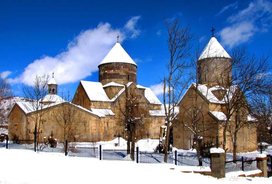 Tsaghkadzor & Lake Sevan։ Winter Day Tour from Yerevan - Lake Sevan in winter: frozen water, clear viewpoints