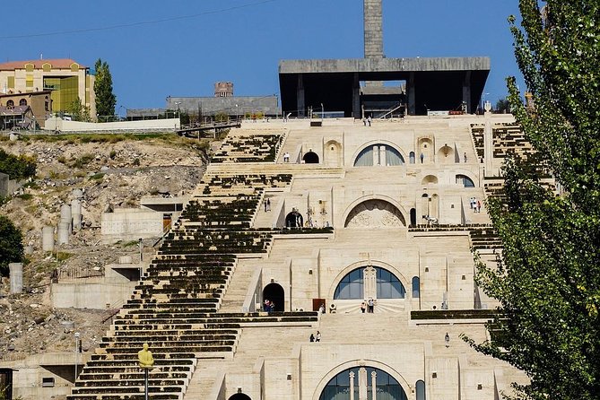 Yerevan tour in a retro Lada with drinks (Yerevan city tour) - Before you sit in the Lada: how to get the most from 5-minute stops
