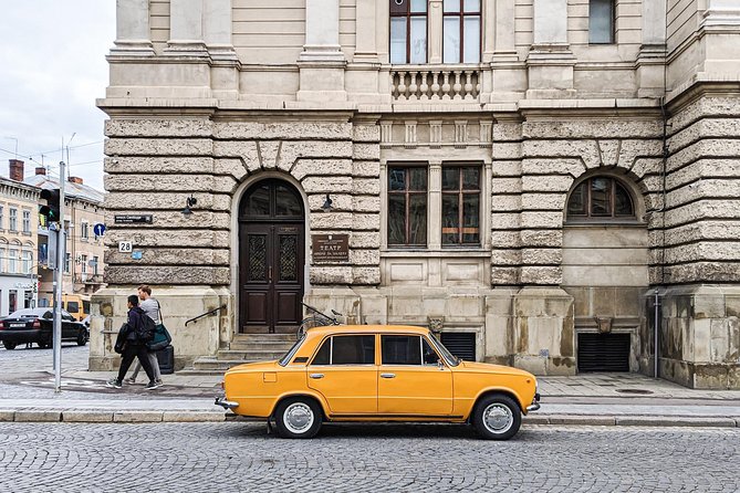 Yerevan tour in a retro Lada with drinks (Yerevan city tour) - The 20-stop route: what to look for at every stop window