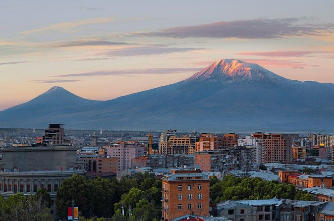 Yerevan Walking Tour - Martiros Saryan Park, art you can scan in real time